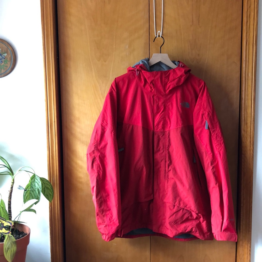 The North Face Men’s Hyvent Red Coat XL